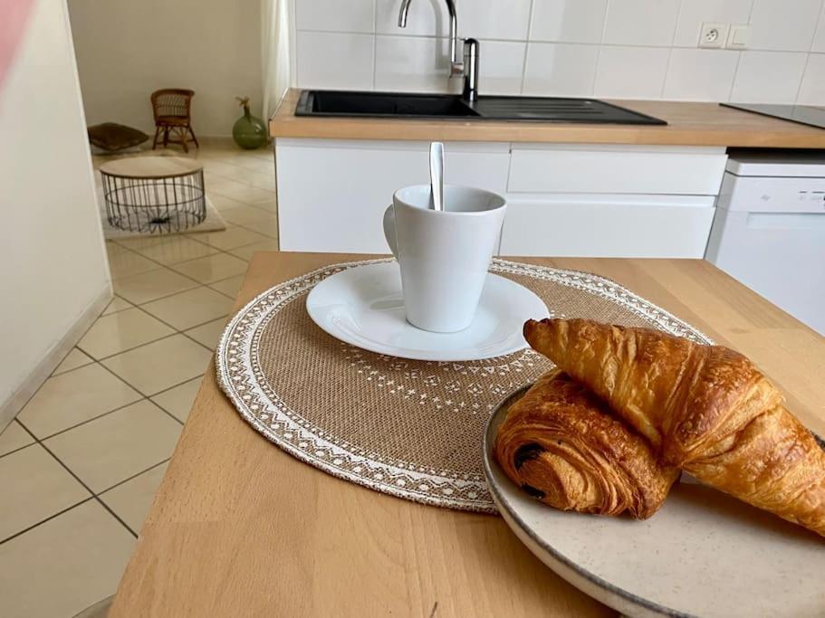 Le Cosy Troyen Secteur Calme 4 Personnes Parking Prive Apartment Troyes Exterior photo